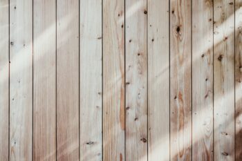 "4 Charming Wood Features That Organise Your Backyard"